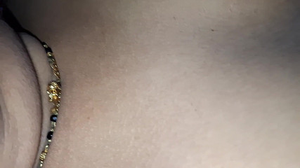 सोनू मुख-मैथुन और स्तन में सह शॉट