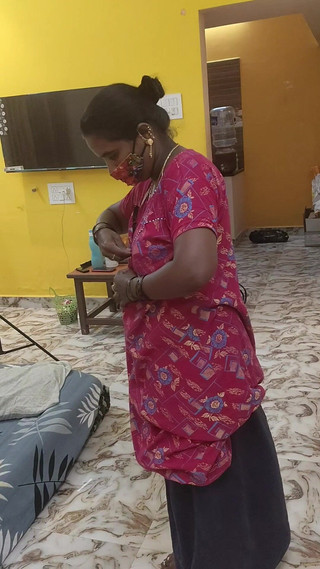 दूधवाला, नौकरानी और मालिक