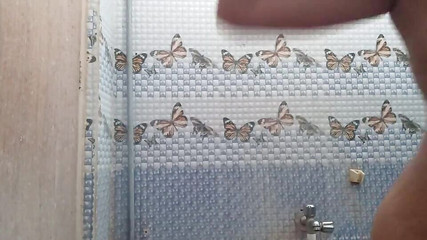 तेलुगु स्टेपाउंटी शॉवर फिंगरिंग पुसी ले रही है