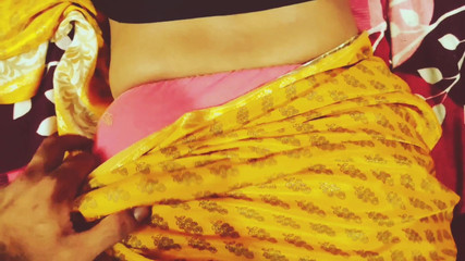 गर्म भारतीय महिला मालिश के बाद सेक्स करती है