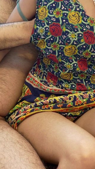 पहली बार राज़ रखने के लिए दूसरी बार धोखा - सौतेली भाभी को पति के दोस्त के साथ जमकर चोदा