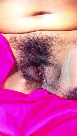 देसी इंडियन भाभी बुर के बाल साफ कर रही है, पूरा वीडियो देखें