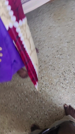 खाद्य आपूर्ति व्यक्ति के साथ सौतेली माँ की चुदाई