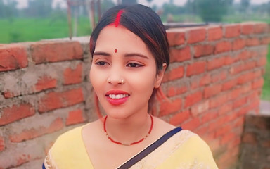 मैंने अपनी भाभी को बरसात के मौसम में घर की छत पर फर्श पर चोदा जब वह कपड़े सुखाने गई थी