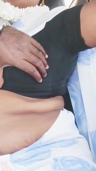 भारतीय भाभी कार सेक्स. खूबसूरत साड़ी वाली गृहिणी सौतेले बेटे के साथ कार ड्राइव करके चोदने की कोशिश करती है। तेलुगु गंदी बातें।