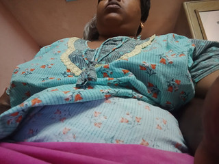 तमिल उमा वह अकेली थी तब मैंने धीरे-धीरे रगड़ा और फिर तेजी से दबाया और उंगली छोड़ दी