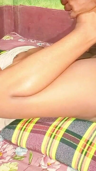 आधी रात में, घर में सभी लोग और हम दोनों सेक्स करने के लिए उठते हैं