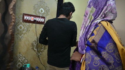 सेक्सी भारतीय भाभी ने पति के रहते हुए अपने प्रेमी को सेक्स के लिए आमंत्रित किया