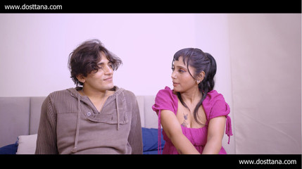 जब भारतीय खूबसूरत भाभी घर पर अकेली थी, तो उसने अपने पड़ोसी बॉयफ्रेंड को बुलाया और उसके साथ सेक्स किया