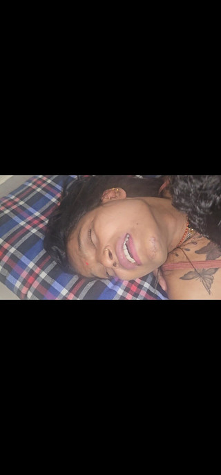 जवान लड़के के साथ खूबसूरत भारतीय लड़की