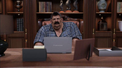 ओल्ड बॉस कम प्रोटीन सीक्रेट के गले में