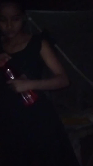 मेरे गाँव की लड़की बहुत सुंदर और चुलबुली व्यक्तित्व की है