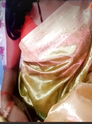 गुलाबी पैंटी में देसी खूबसूरत किशोर