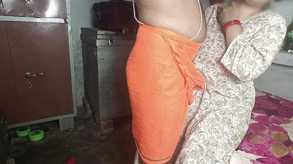 जब पहली बार पड़ोसी ने मेरी गांड में अपना लंड डाला तो मुझे बहुत मजा आया