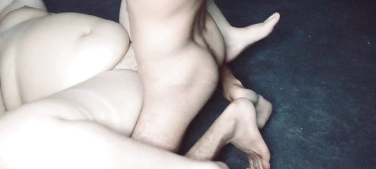 घर में बनी गृहिणी बीबीडब्ल्यू लड़की की हार्ड फक्किंग देसी भारतीय