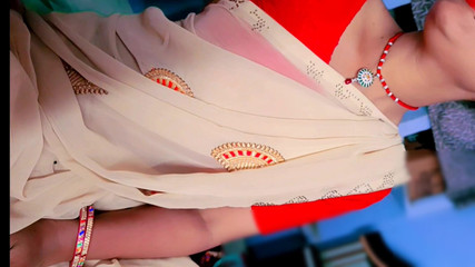 खूबसूरत होंठों के साथ हॉट इंडियन स्टेपाउंटी ब्लोजॉब और हैण्डजॉब कमशॉट क्लोज़-अप: एक मोटे भावपूर्ण डिक पर चिपचिपा सह पर धीमी गति से ब्लोजॉब