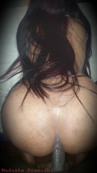 एसएल पत्नी को अपनी बिल्ली के अंदर और अधिक लंड की जरूरत है वह और मांगती रहती है