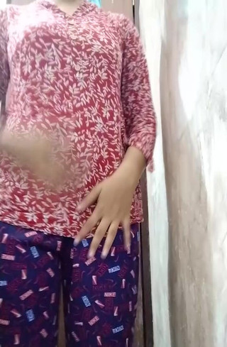 20 साल की लड़की हॉट फिगर कपड़े बदलने वाली हॉट लड़की