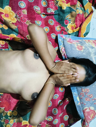 भारतीय 18 वर्षीय लड़की सुमैया कट्टर सेक्स कर रही है।