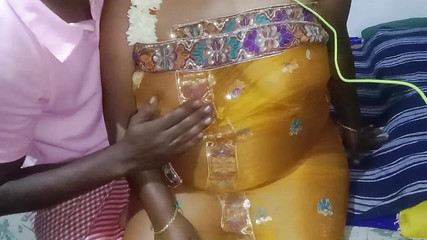 हाउस वाइफ बहुत अच्छी आवाज प्राकृतिक निपल्स गर्म बड़े स्तन सुंदर गर्म शरीर युवा हाउस वाइफ पहली बार बहुत अच्छी चुदाई वाली चूत