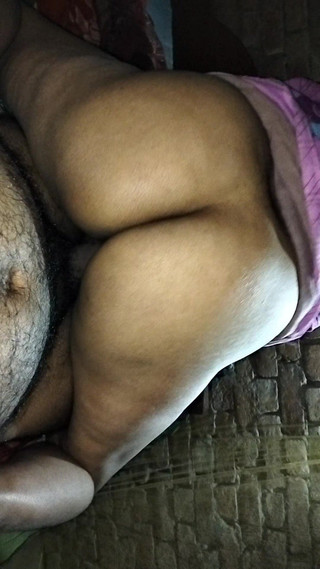 बड़ी गांड वाली देसी पत्नी के साथ रात में मुलायम कोर की चुदाई