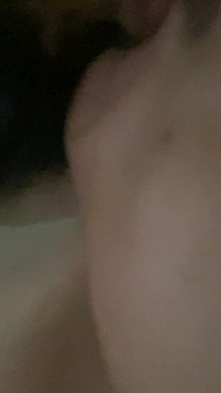 पाकिस्तानी लड़के द्वारा भारतीय लड़की का लिप किस