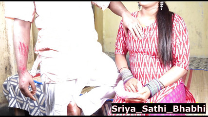 विशेष होली पार्टी में प्यारी किशोर लड़की और भारतीय आदमी की जमकर चुदाई