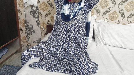 भारतीय खूबसूरत भाभी ने अपने देवर के सामने परोसा मक्खन, भाभी की सास ने रोका