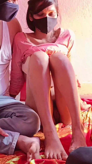 पैसों की जरूरत के लिए उसने अपनी पत्नी को दूसरे से चुदवाया और खुद भी चोदा।