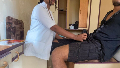 सेक्सी डॉक्टर को देखकर लड़का उत्तेजित हो गया और उन्होंने सेक्स कर लिया