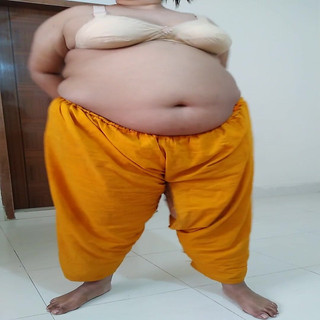 18 साल की पड़ोसन के साथ भारतीय सेक्सी प्रिया दादी की चुदाई - हिंदी ऑडियो