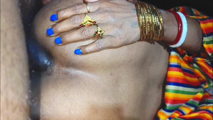 भारतीय हॉट पत्नी ने सुबह बॉयफ्रेंड के साथ सेक्स किया। मकान मालिक ने अपनी बहू के साथ गुप्त रूप से हार्ड सेक्स किया। पति और पत्नी