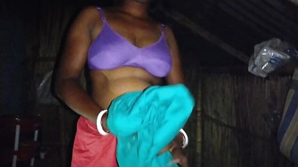 मेरे पति यहाँ नहीं हैं इसलिए मैंने इसे अपनी उंगली से किया