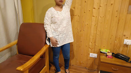 भारतीय कामुक लड़की अपने प्रेमी के साथ आउटडोर होटल में चुदाई कर रही है, उसे कभी उम्मीद नहीं थी कि वह चुदाई के बाद जोरदार चुदाई करेगा