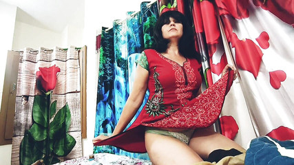 ब्लैक डिक हॉर्नी वाइफ के साथ अच्छे दिख रहे हैं