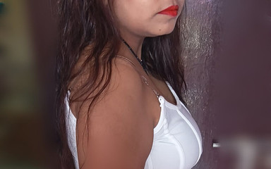 बीबीसी गाइज़ होम के साथ इंडियन हॉटवाइफ