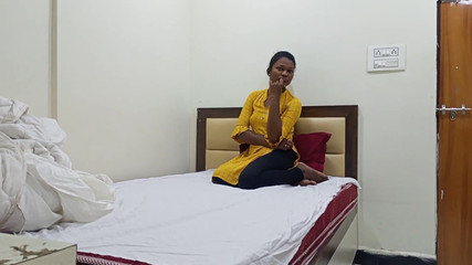 भारतीय गाँव की लड़की अपने पड़ोसी के साथ सेक्स करती हुई