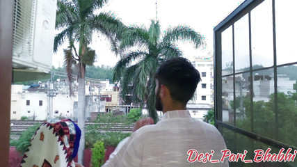 देसी बहू ने अपने ससुर के पैर दबाये और उसका लंड चूसने लगी