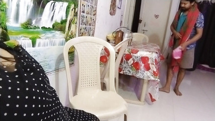 सेक्सी Hotgirl21 नौकर घर की मालकिन देसी मैडम की मालिश करता है