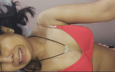 भारतीय लाल गर्म पोशाक