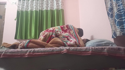 जब दोस्त वीडियो कॉल पर था तब पत्नी की चुदाई की