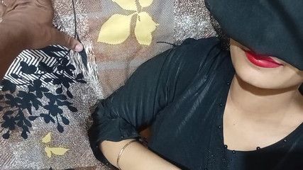 मुस्लिम लड़की के साथ लिप किस