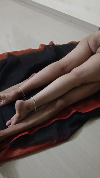 भारतीय घरेलू पत्नी और पति घर में