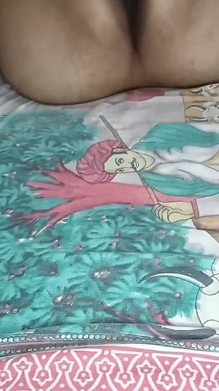 त्रिगुट भाभी सत्य और साहस खेल का लाभ उठा रही है। त्रिगुट सेक्स के साथ समाप्त