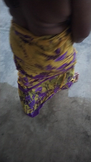 छत पर बारिश में गर्म सेक्स