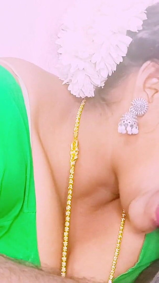 देसी घर की नौकरानी और घर के मालिक की चुदाई।तेलुगु गंदी बातें।