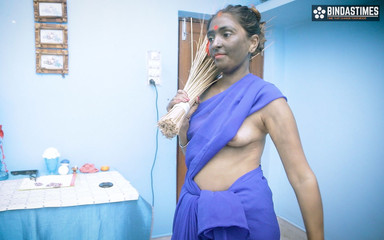 दो सौतेले भाइयों ने अपनी नौकरानी चमेली बाई को चोदा और कई सह शॉट दिए