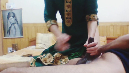 पत्नी लाइव वेबकैम जरूरतों पर पति के साथ सेक्स करने के लिए सहमत हो गई