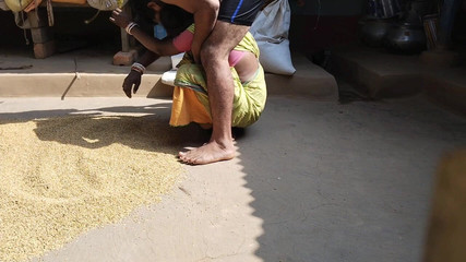 भाभी को काम करते हुए चोदा 69 पोजीशन में