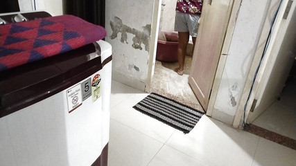 सेक्सी हॉटगर्ल21 स्टेपाउंटी बाथरूम में देखने पर बहुत सेक्सी हरकतें करती है।